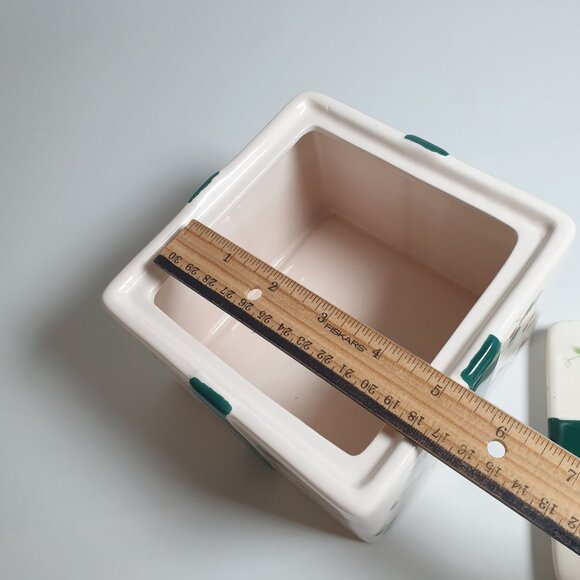 Pfaltzgraff Winterberry Snowman Lidded Ceramic Box 6" x 6" x 7" Gift Shape - Picture 5 of 10